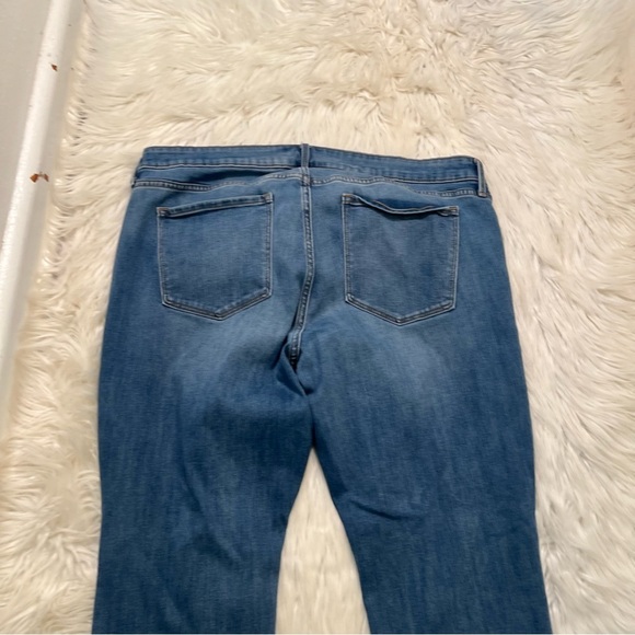 Old Navy Mid-Rise Power Slim Straight Jean Willow Wash 18 - Picture 7 of 11